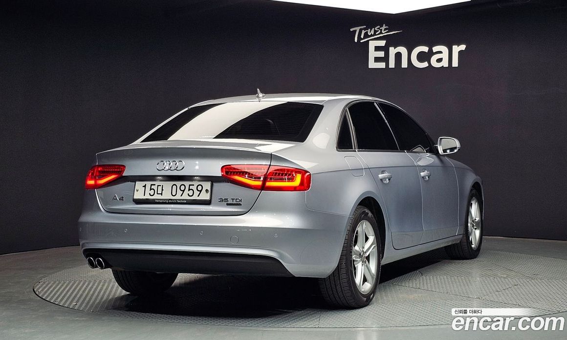 Audi A4 (B8) фото 2