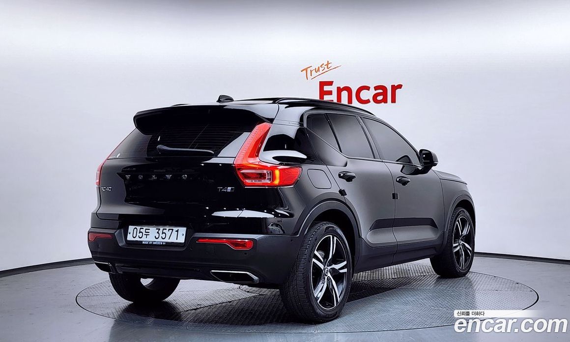 Volvo XC40 фото 2