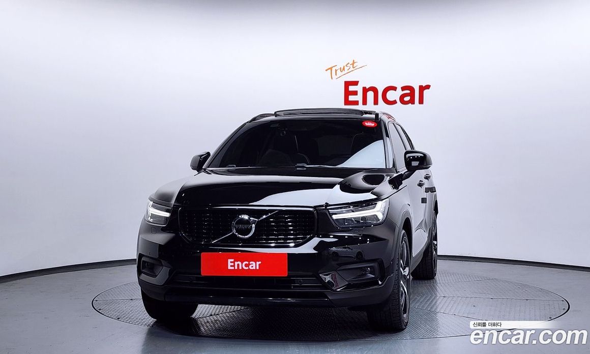 Volvo XC40 фото 3