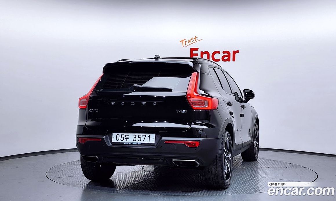 Volvo XC40 фото 4