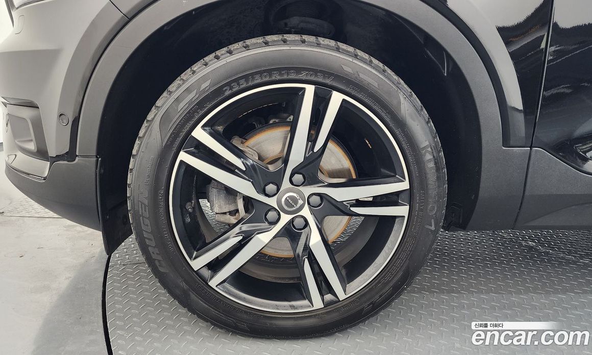 Volvo XC40 фото 5