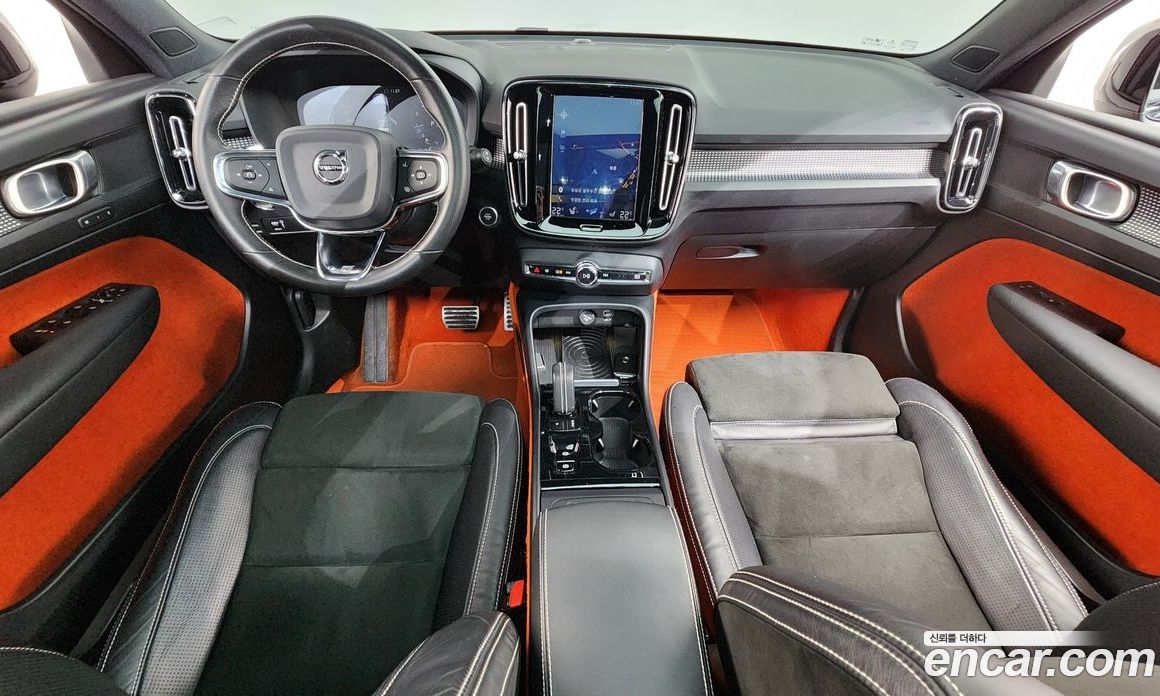 Volvo XC40 фото 7