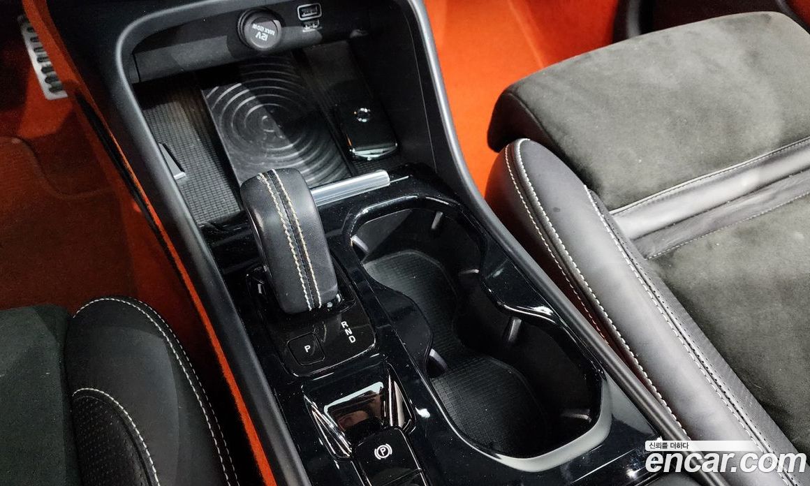 Volvo XC40 фото 9