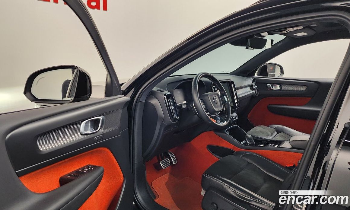 Volvo XC40 фото 10