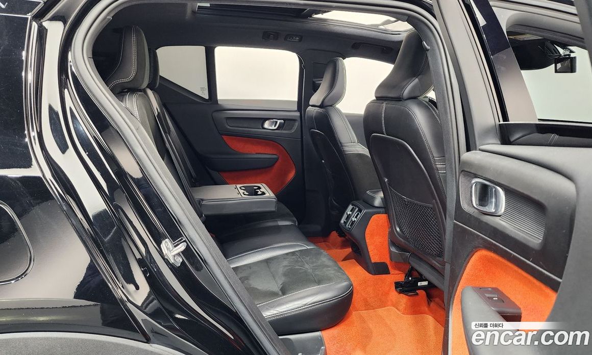 Volvo XC40 фото 11