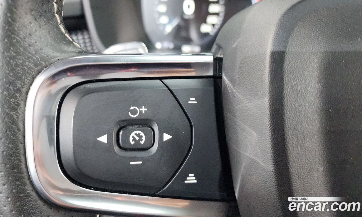 Volvo XC40 фото 16