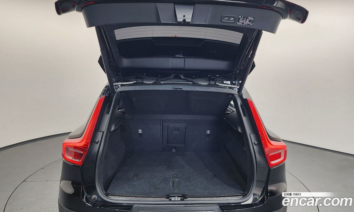 Volvo XC40 фото 19