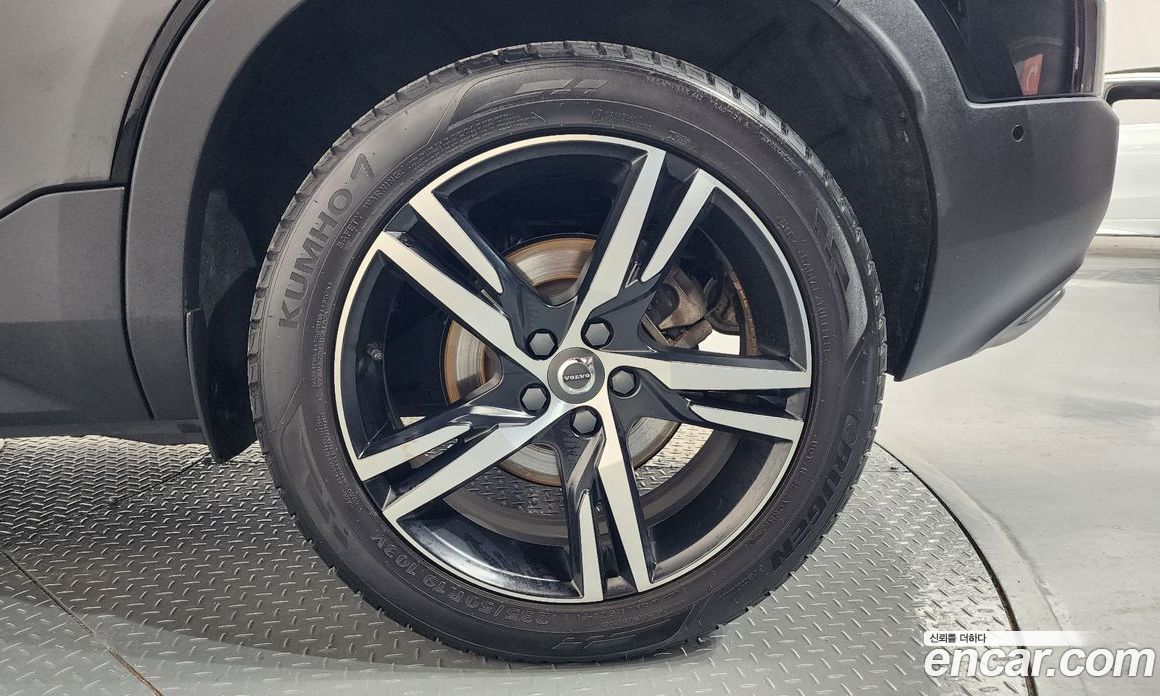 Volvo XC40 фото 21