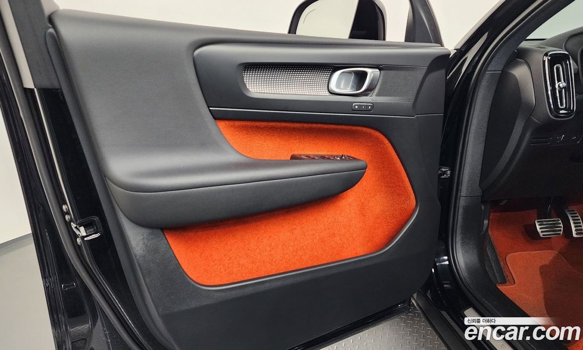 Volvo XC40 фото 24