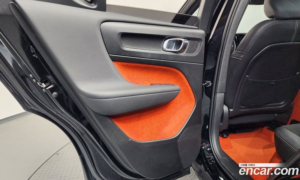 Volvo XC40 фото 25
