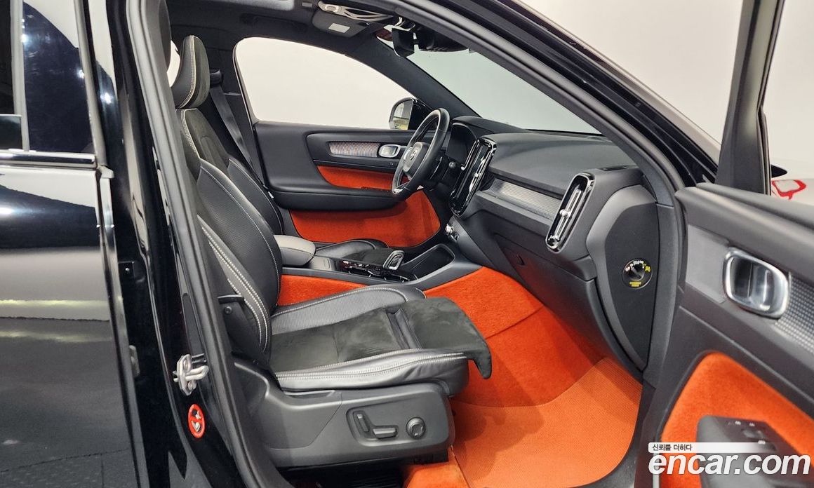 Volvo XC40 фото 26
