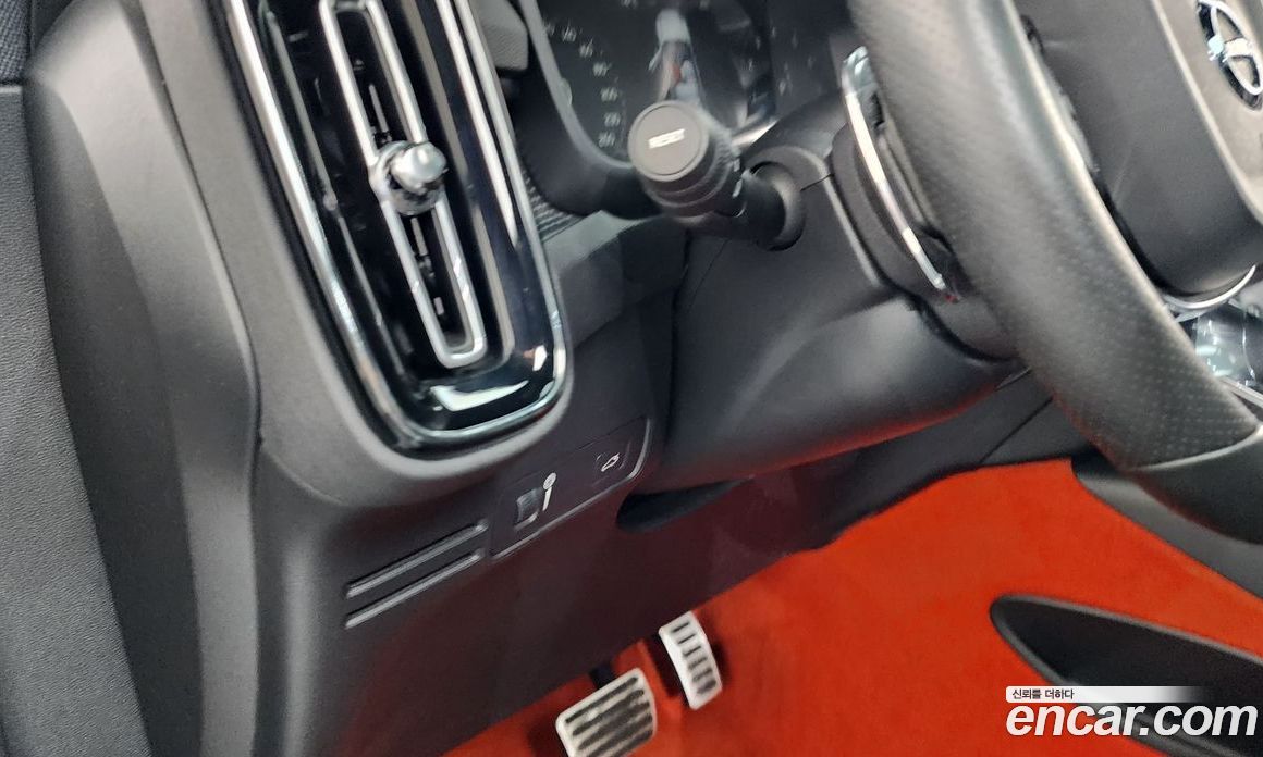 Volvo XC40 фото 28
