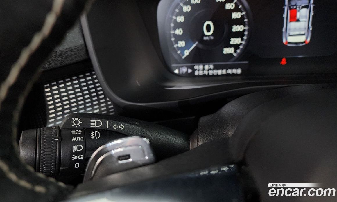 Volvo XC40 фото 29