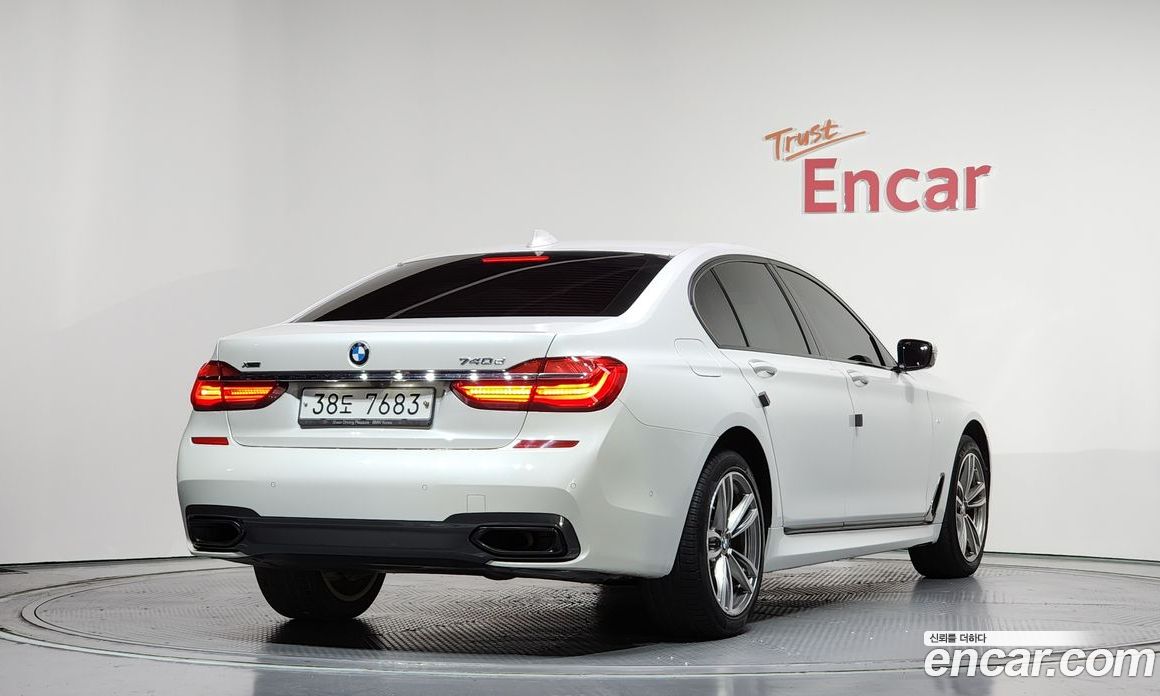 BMW 7-Series (G11) фото 2