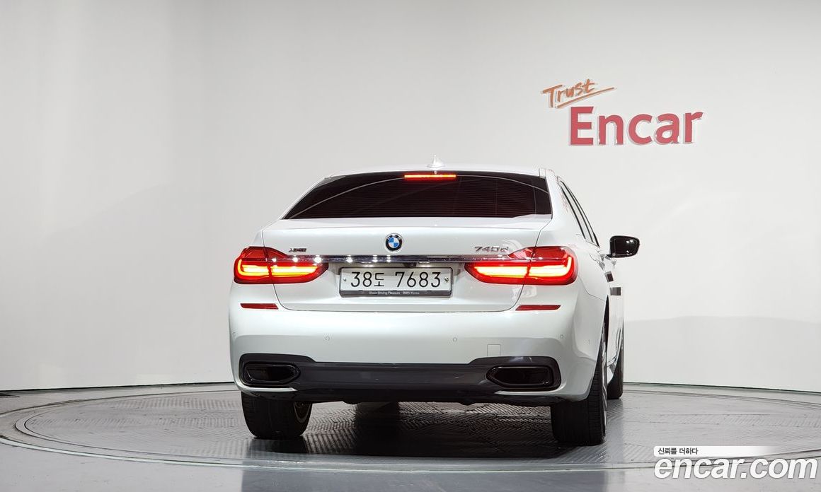 BMW 7-Series (G11) фото 4