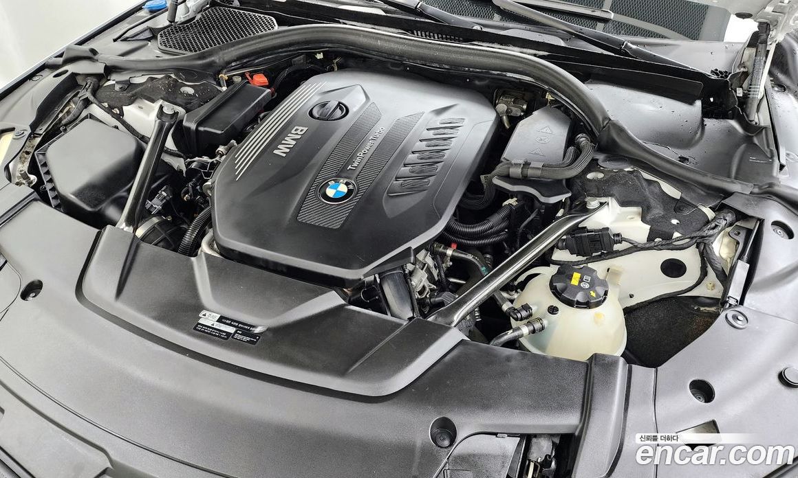BMW 7-Series (G11) фото 6