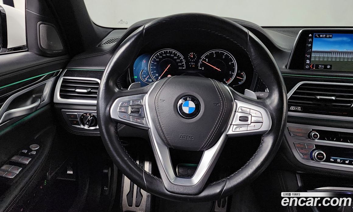 BMW 7-Series (G11) фото 13