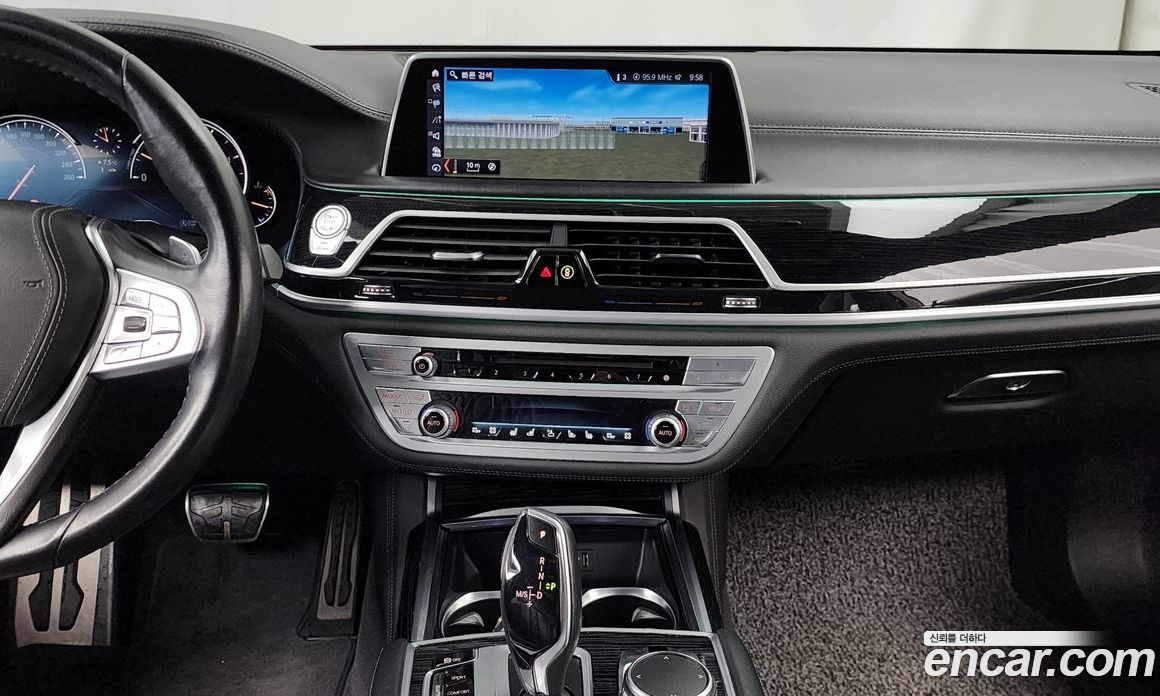 BMW 7-Series (G11) фото 14
