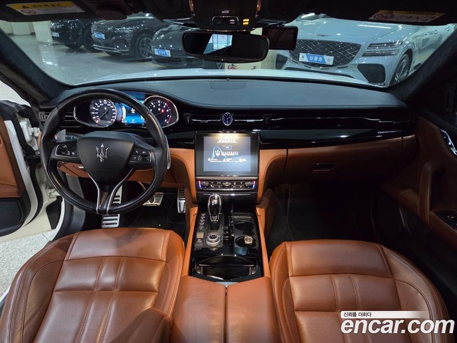 Maserati Quattroporte фото 8