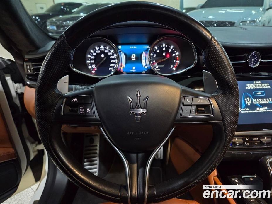 Maserati Quattroporte фото 9