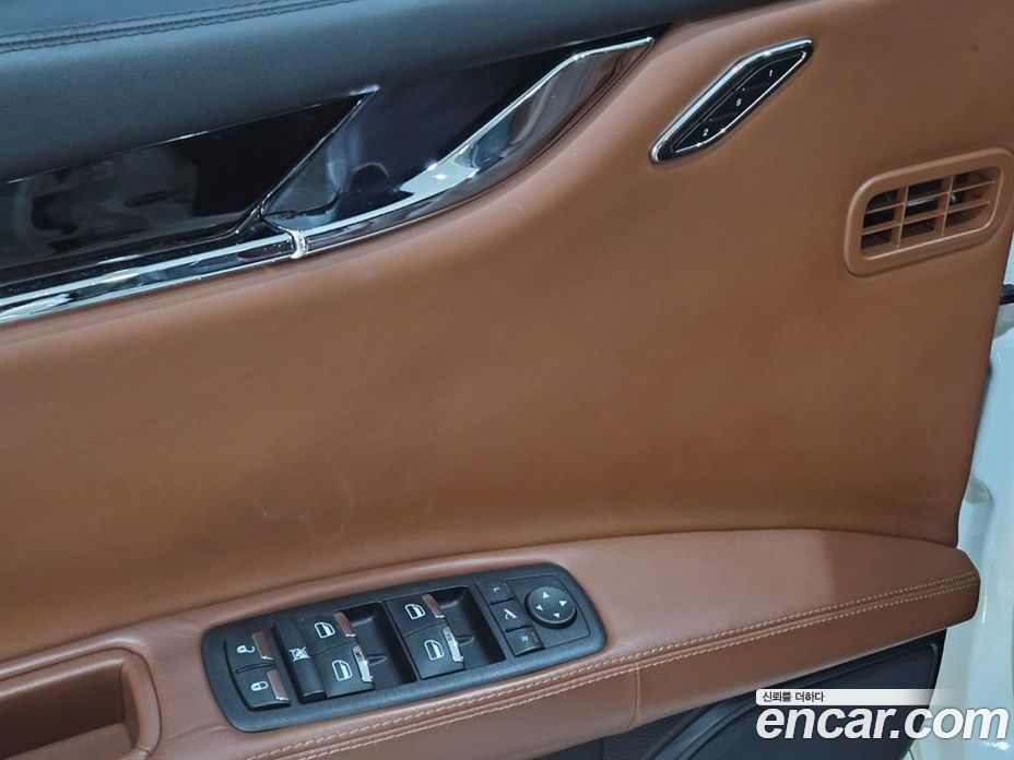 Maserati Quattroporte фото 15