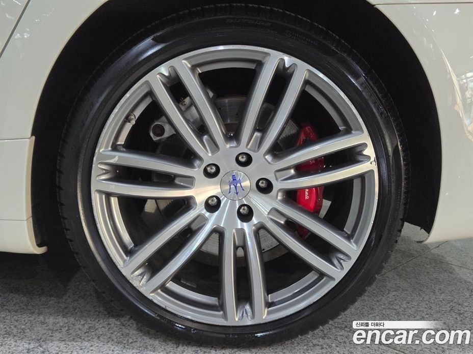 Maserati Quattroporte фото 20