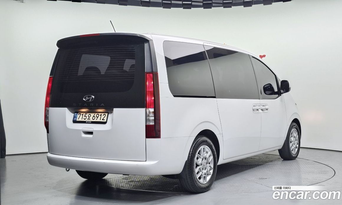 Hyundai Staria фото 2