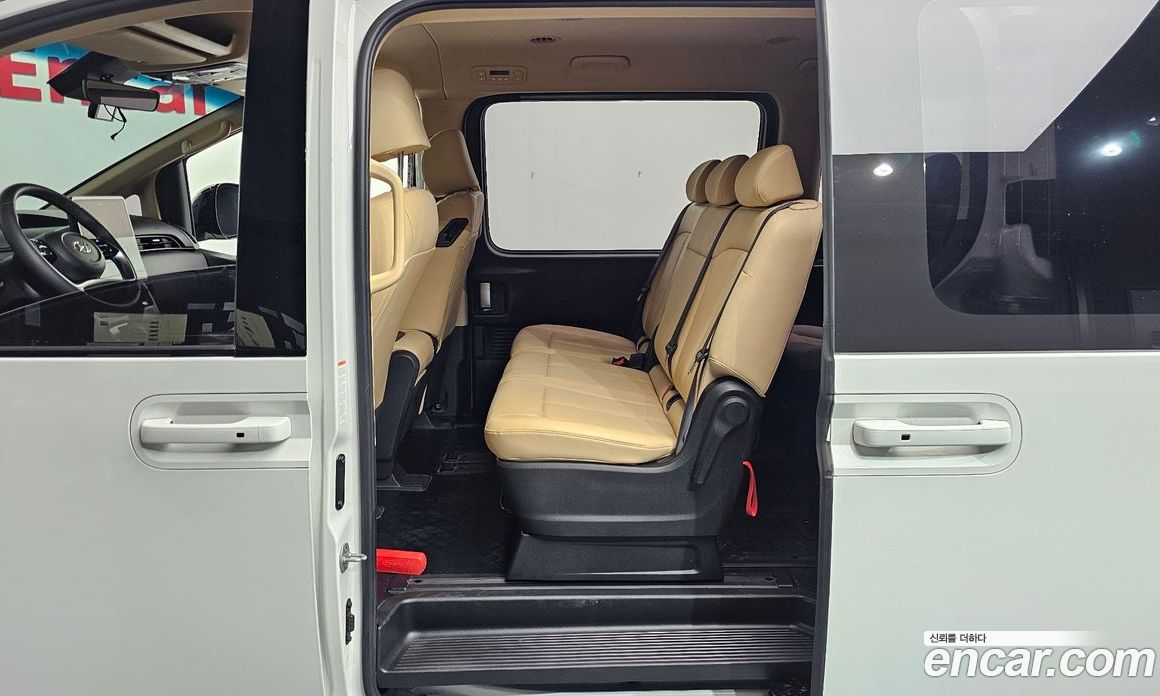 Hyundai Staria фото 11