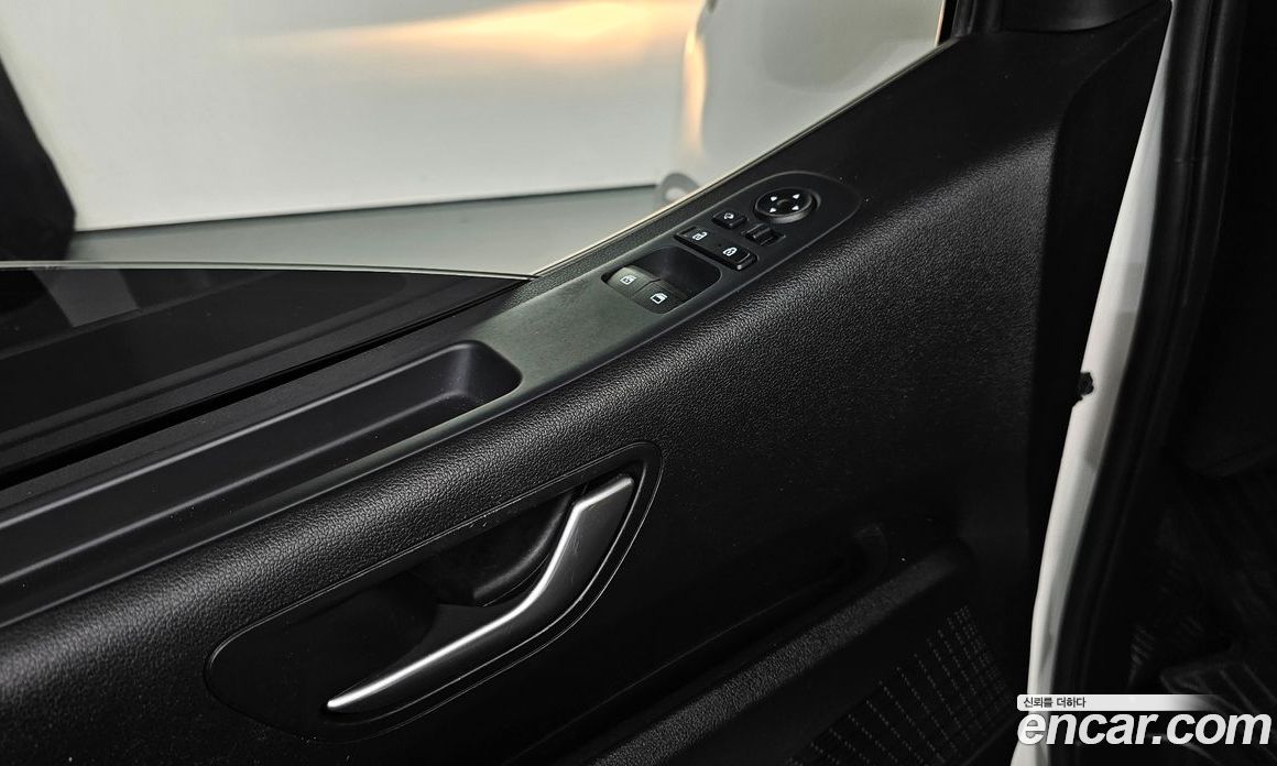 Hyundai Staria фото 26