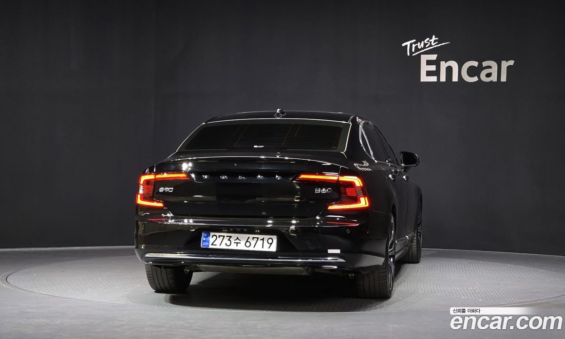 Volvo S90 фото 4
