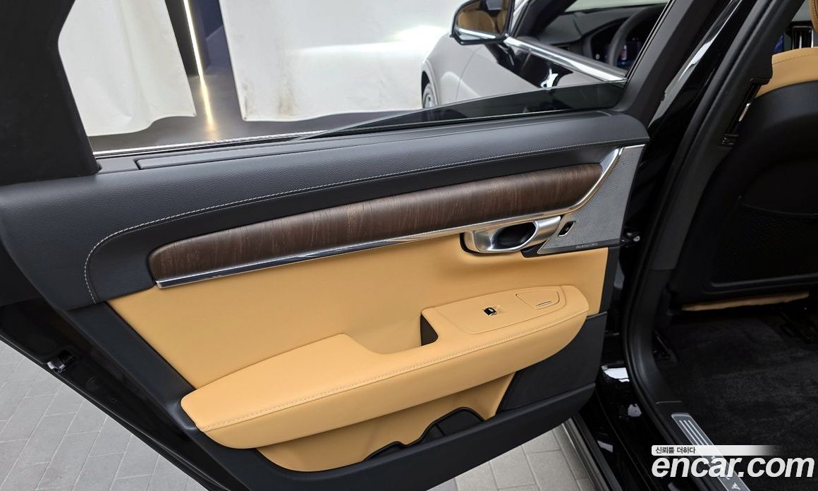 Volvo S90 фото 25
