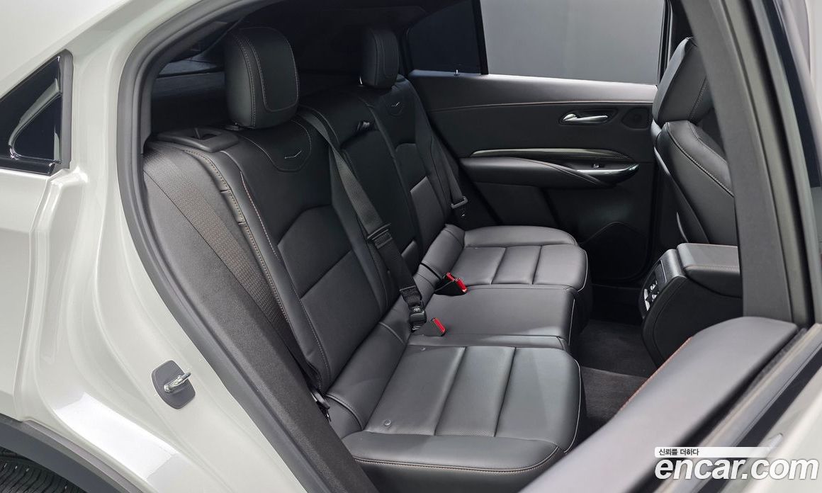 Cadillac XT4 фото 11