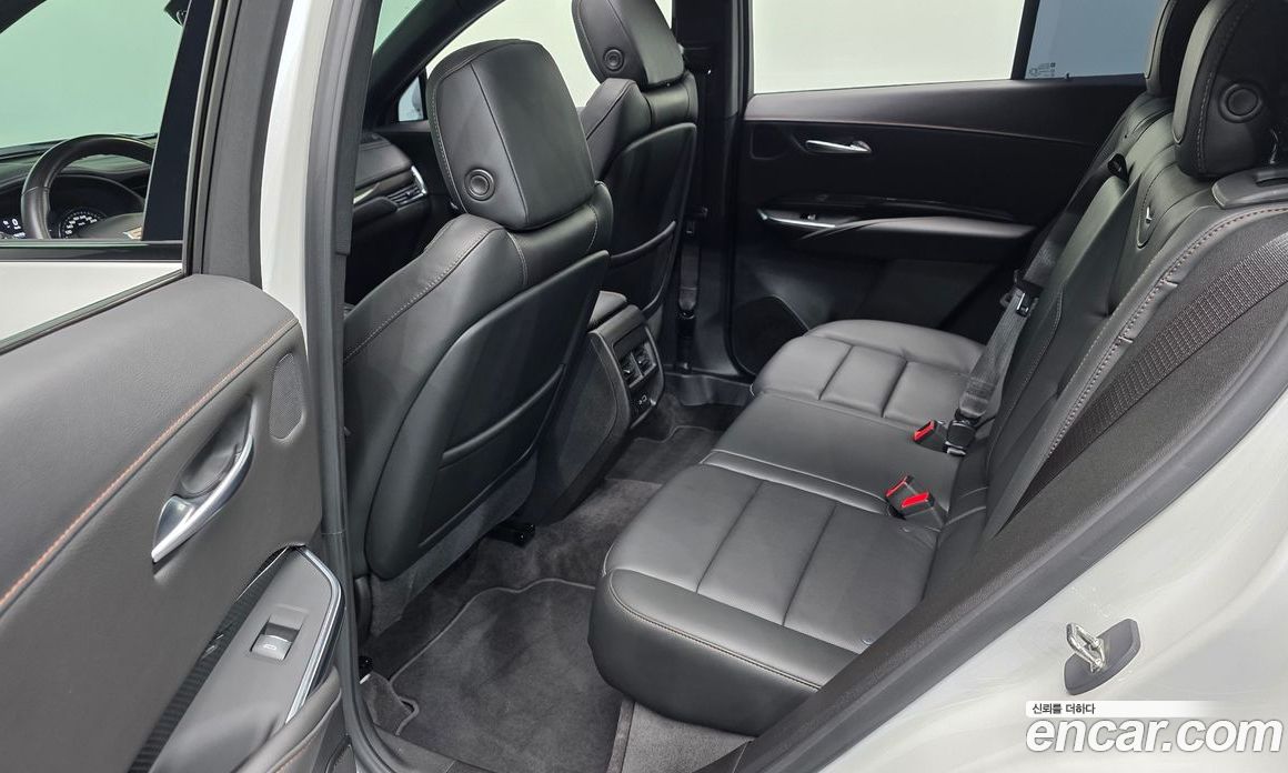 Cadillac XT4 фото 12