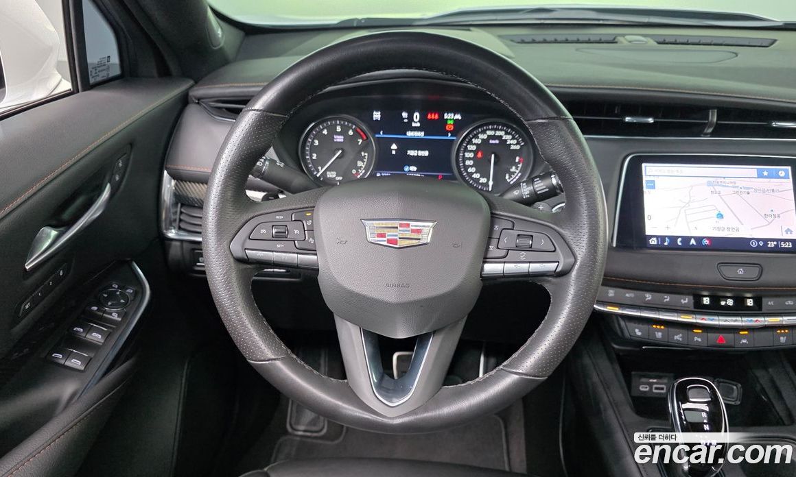 Cadillac XT4 фото 13
