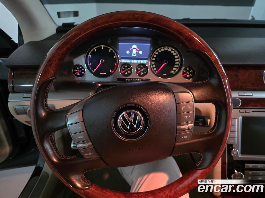 Volkswagen Phaeton фото 8