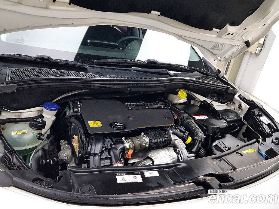 Peugeot 2008 1st Gen фото 6