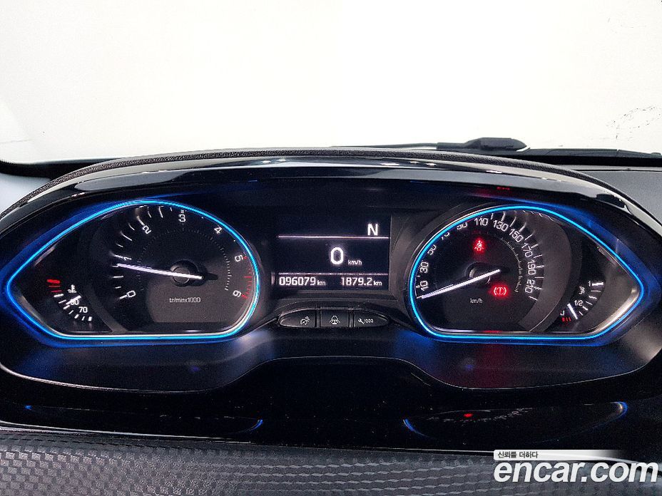 Peugeot 2008 1st Gen фото 7