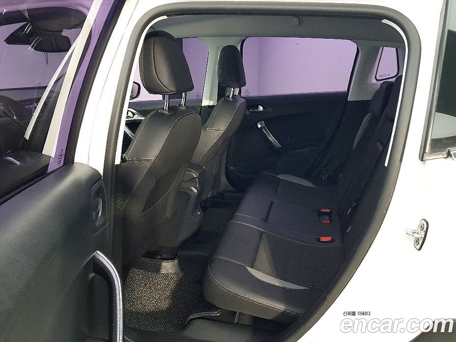 Peugeot 2008 1st Gen фото 9