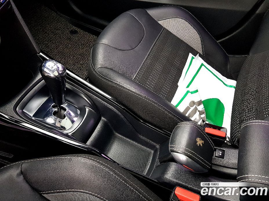 Peugeot 2008 1st Gen фото 15