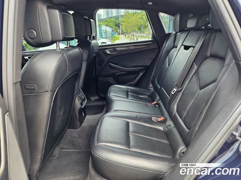 Porsche Macan фото 10