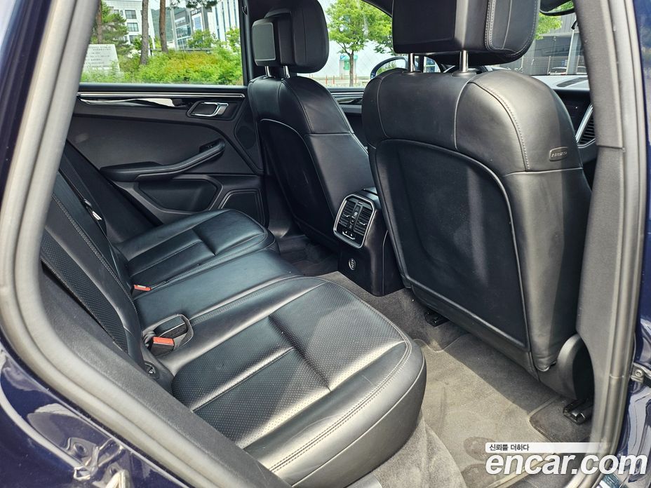 Porsche Macan фото 14