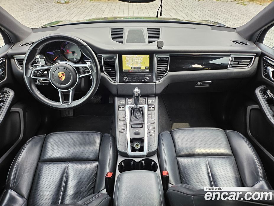 Porsche Macan фото 16
