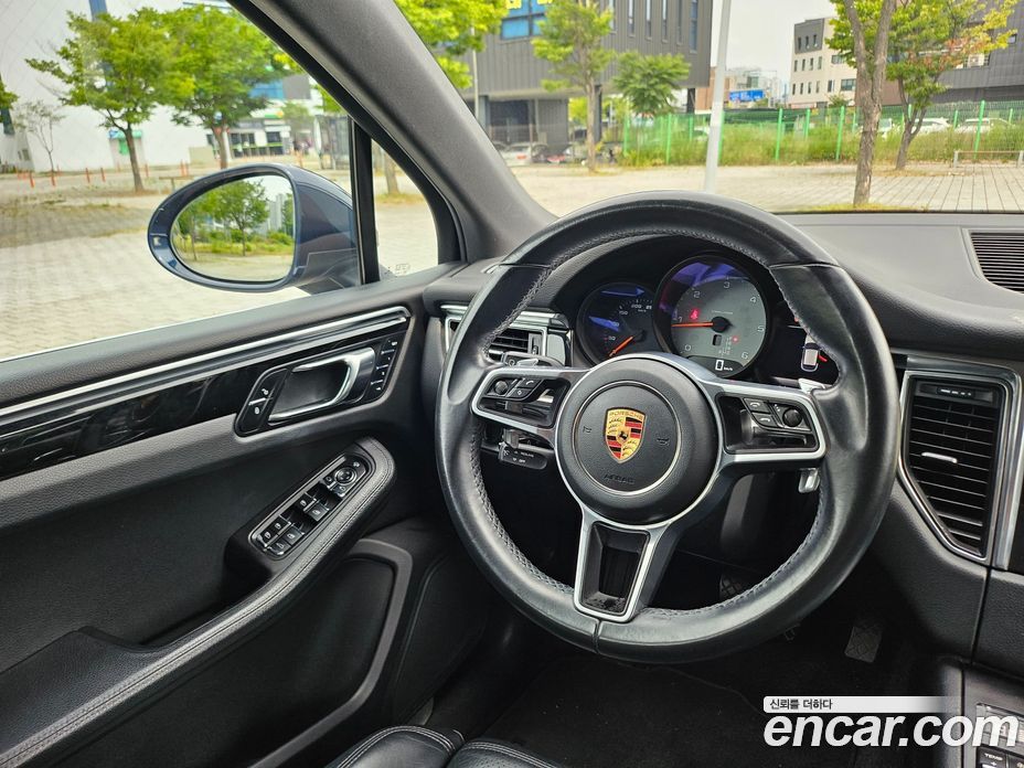 Porsche Macan фото 19