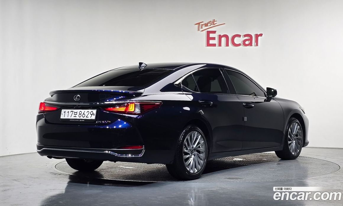 Lexus ES300h 7th Gen фото 2