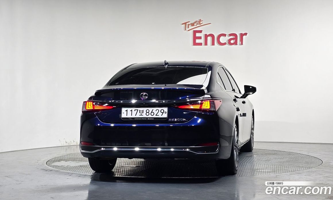 Lexus ES300h 7th Gen фото 4