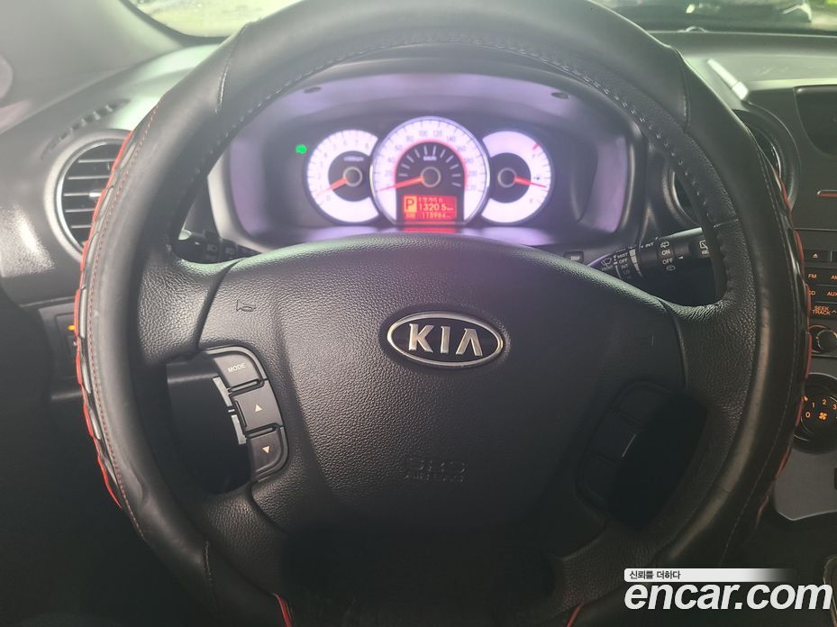 Kia Carens 2nd Gen фото 7