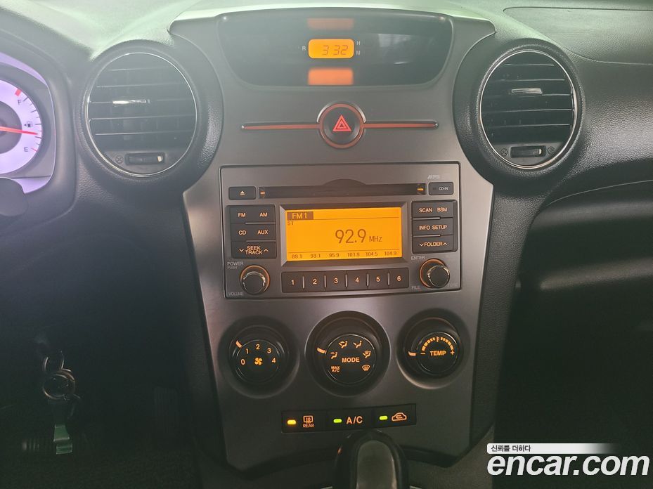 Kia Carens 2nd Gen фото 9