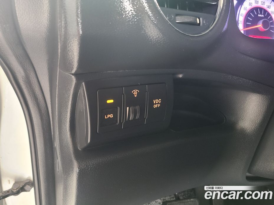 Kia Carens 2nd Gen фото 16