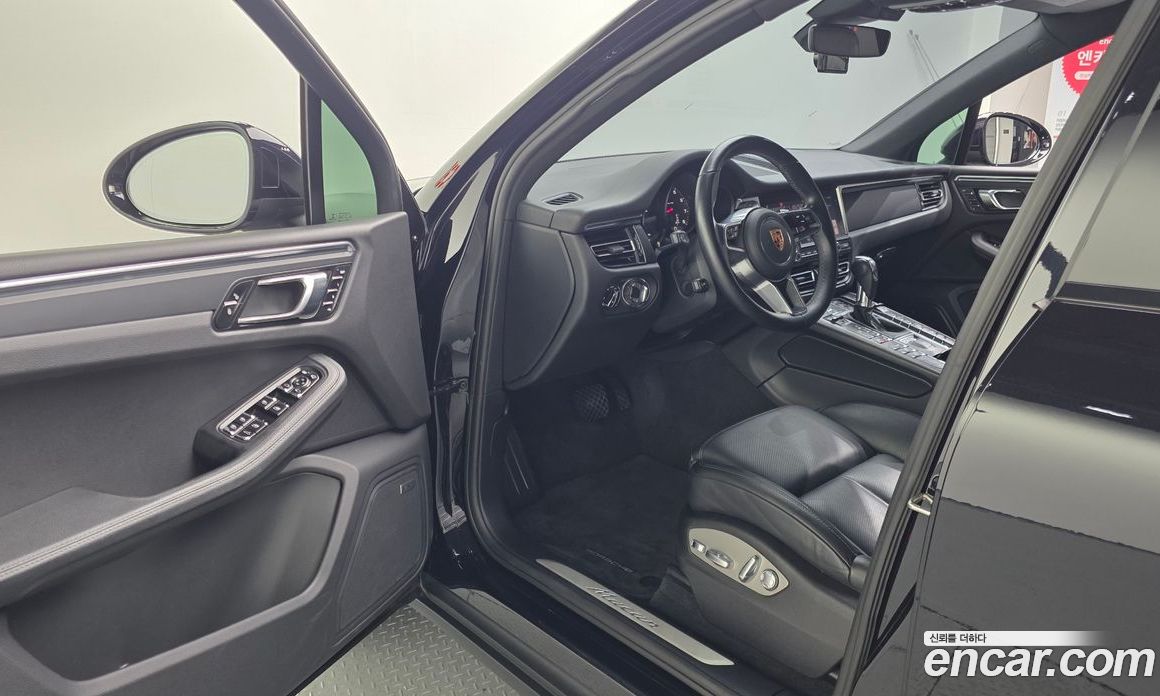 Porsche Macan фото 10