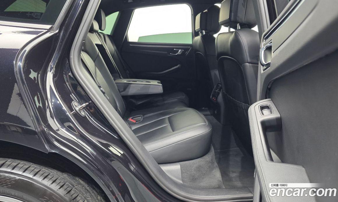 Porsche Macan фото 12